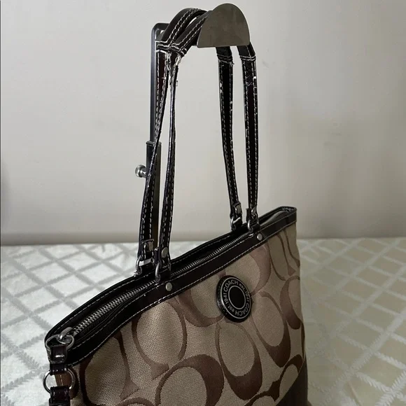 ✨Rehab Coach Tan and Brown Signature Tote - Picture 3 of 9